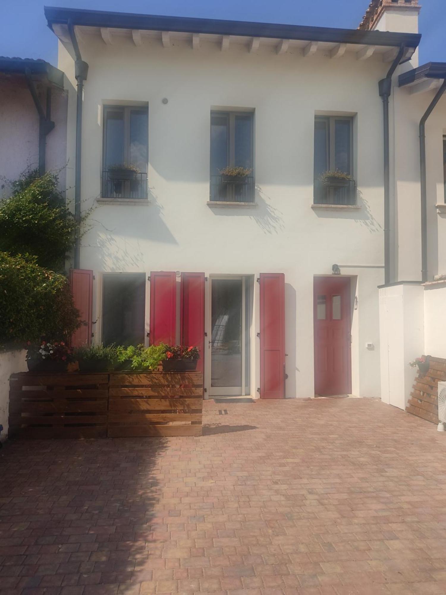 Appartamento La casa di Paolina - Affitti turistici CIR017067-LNI-00070 Desenzano del Garda Esterno foto